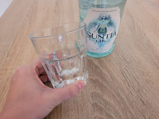 Guntia_Gin