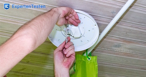 Tests zur Überprüfung der Deckenleuchtenqualität