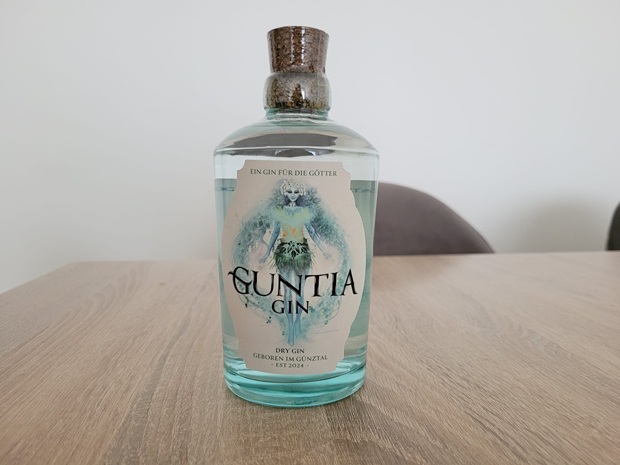 Guntia_Gin