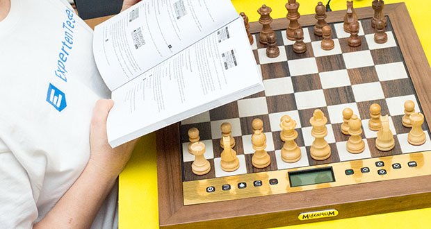 Online-Schach mit digitalen Brettern im Test