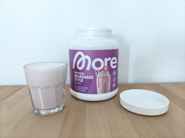 Whey Protein More_Strawberry Shake Test More_Strawberry Shake Whey Protein im neuesten Praxistest