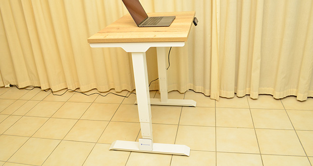 Worktrainer StudyDesk Pro Small Höhenverstellbarer Schreibtisch im Test