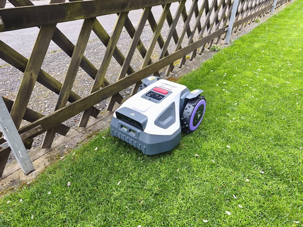 Rasenmähroboter ANTHBOT_2_M9 Test ANTHBOT_2_M9 Rasenmähroboter im neuesten Praxistest